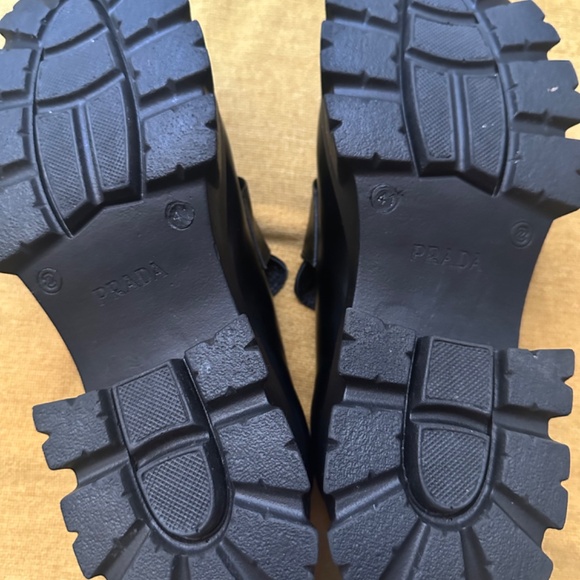 PRADA New Black loefers - EU 41/ US/10 - Picture 4 of 11